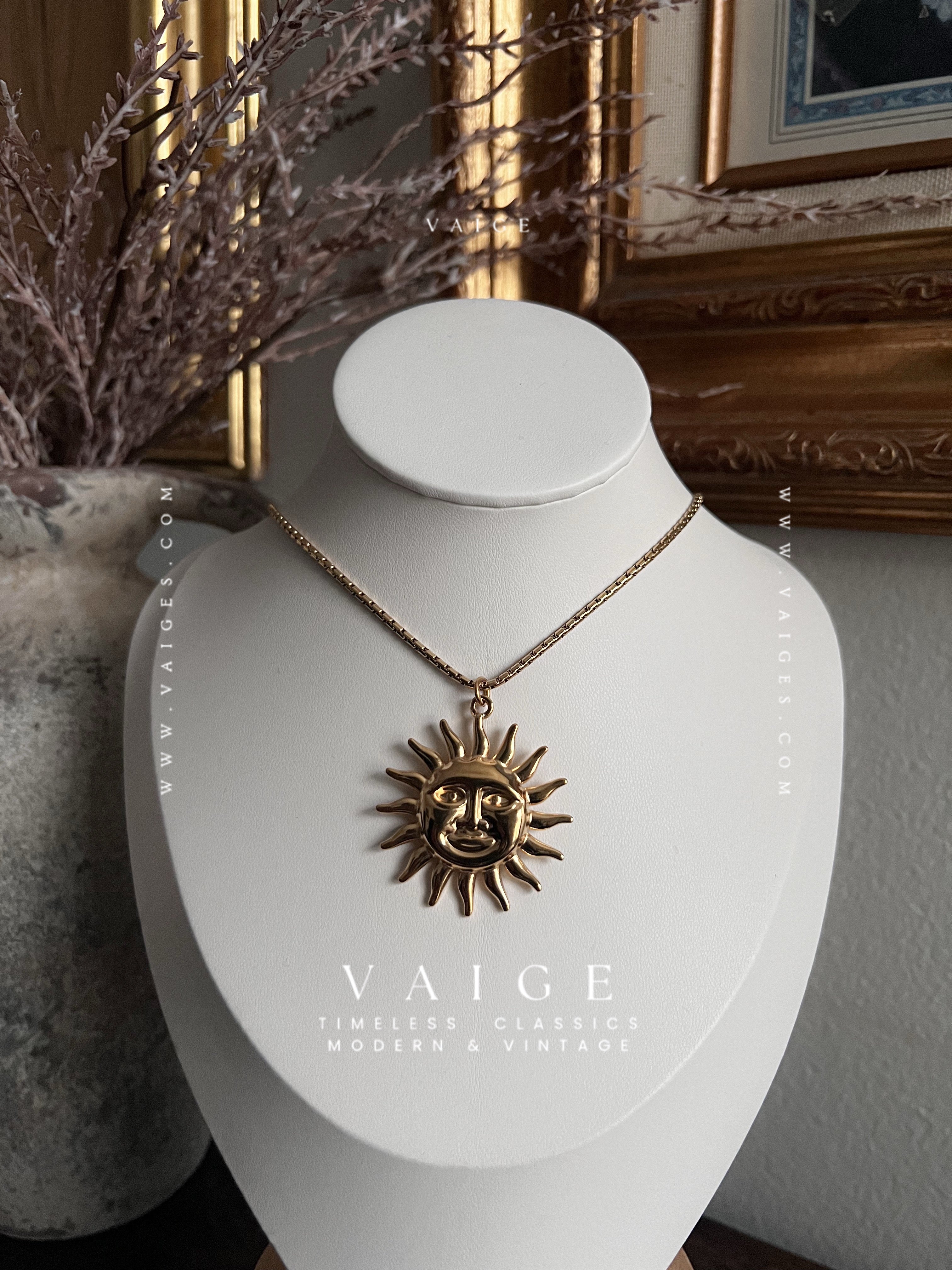 VAIGE Sun Face Pendant Necklace Gold Stainless Steel
